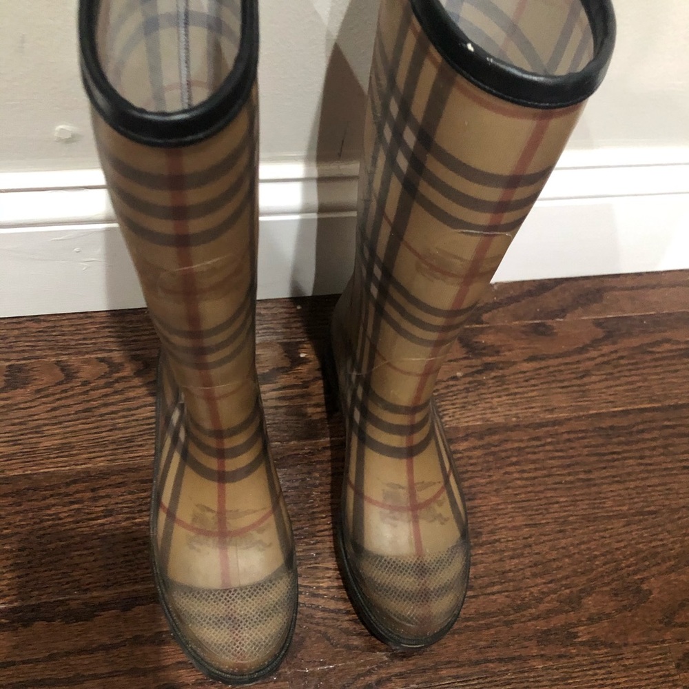 Burberry rain boots size 36